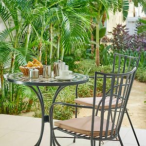 Beachfront Studio Garden View